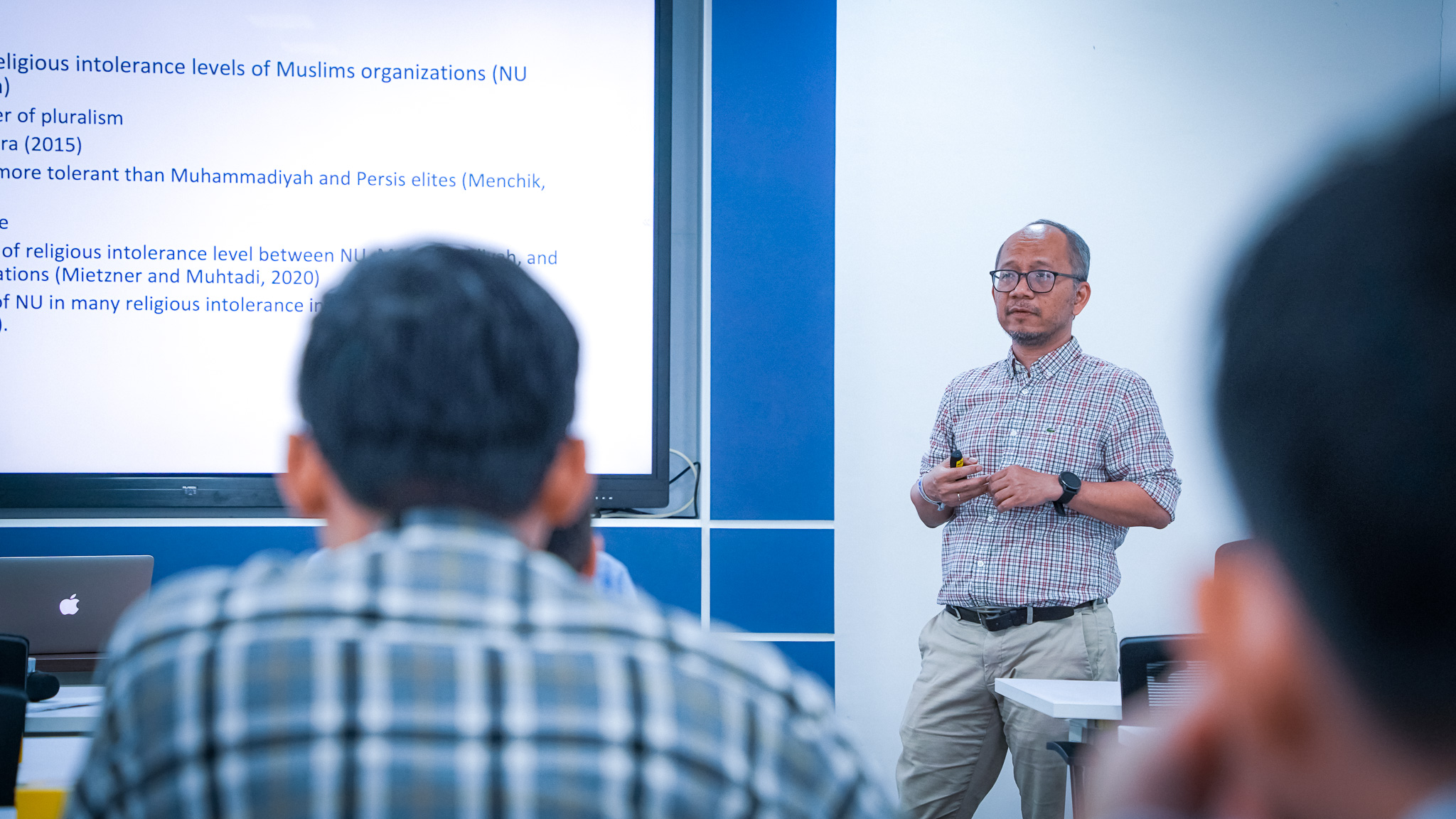 Exploring Religious Intolerance in Indonesia: Dr. Akhmad Rizal Shidiq's Lecture Provides In-Depth Understanding