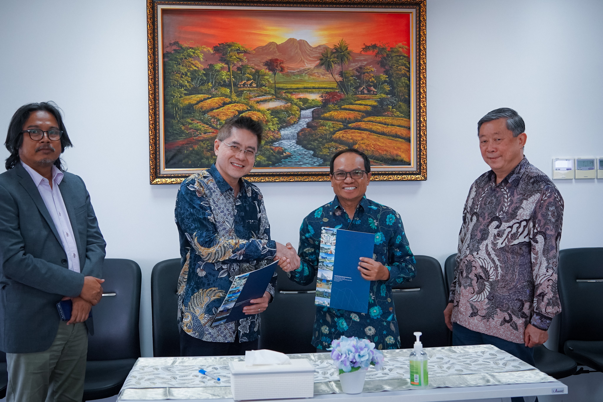 UIII and STTBK Forge Partnership to Strengthen Interfaith Collaboration in Indonesia