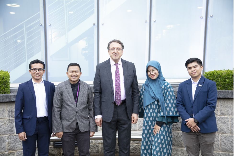 FEB UIII Sends 4 Students to Prestigious Durham Islamic Finance Summer School (DIFSS) 2024