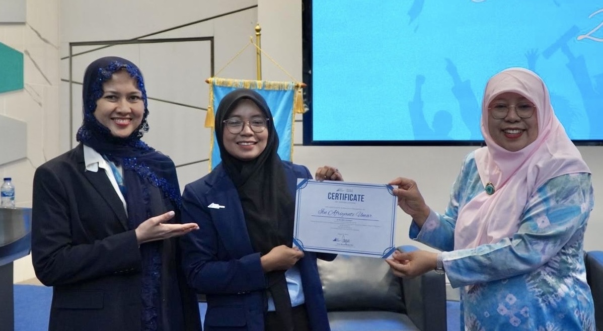 Iin Afrianti Umar Named Best Graduate of the Faculty of Education