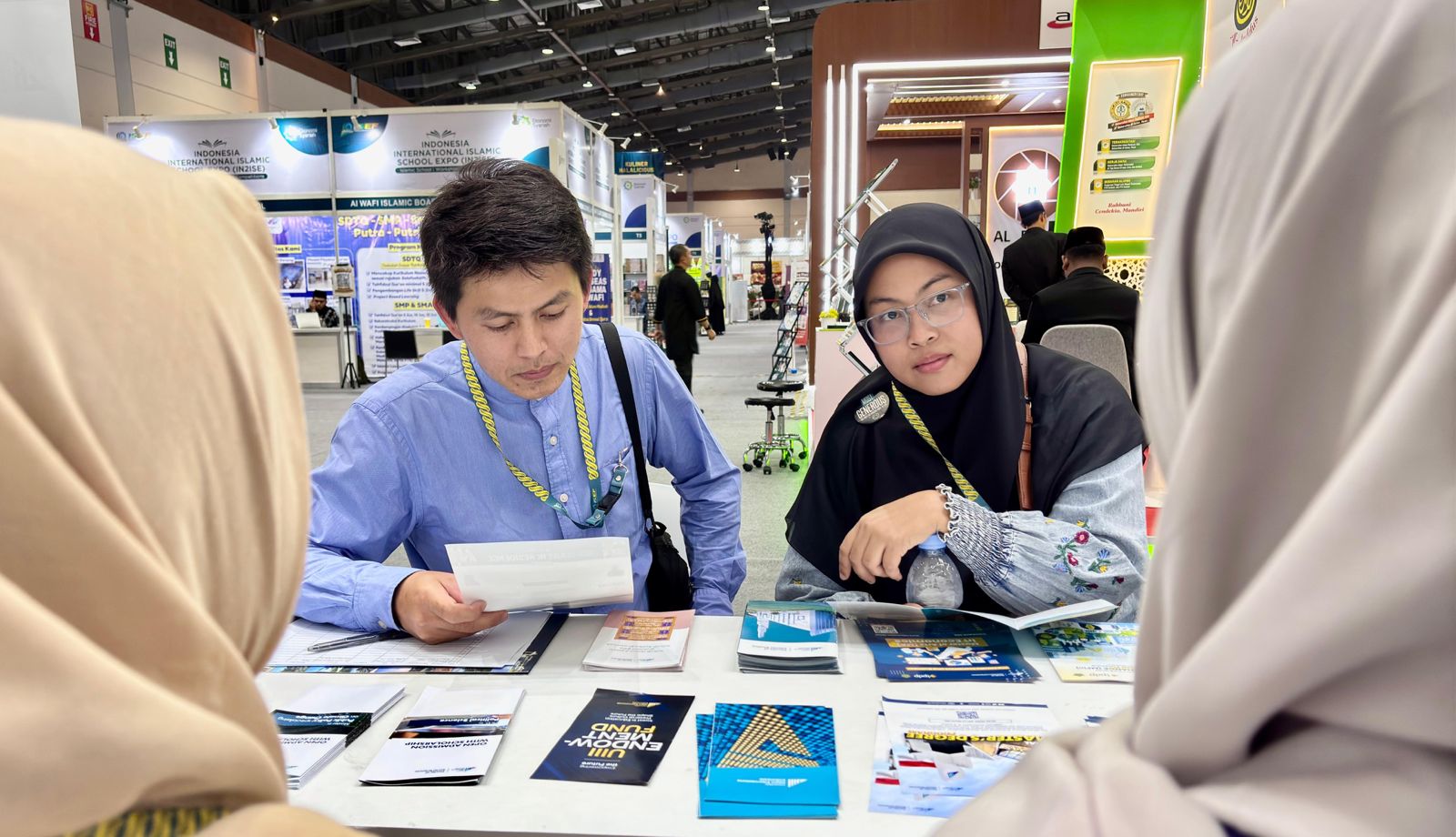 UIII Exhibits Sustainable Sharia Economics through Education at ISEF 2024