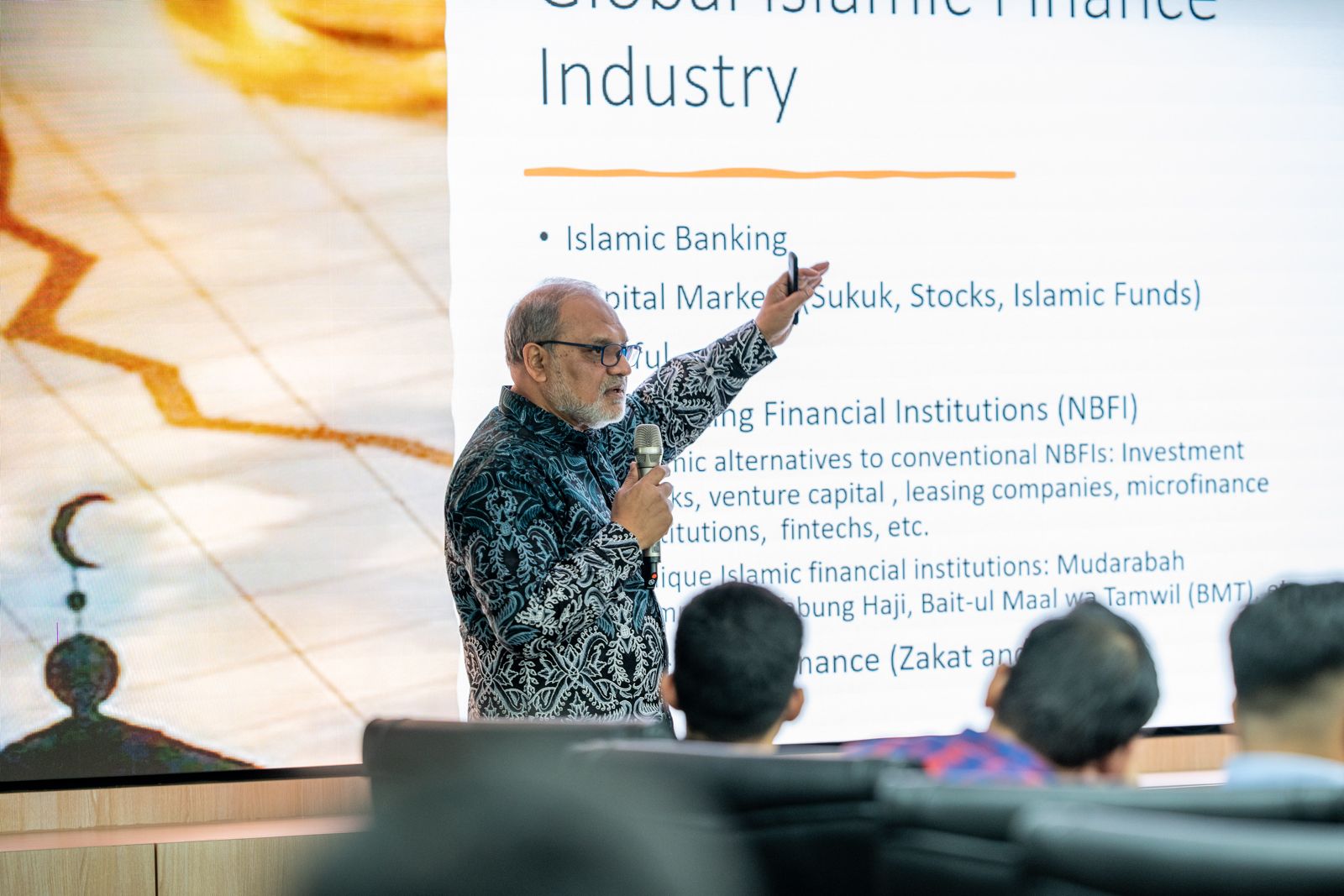 Durham’s Prof. Habib Ahmed Discusses Islamic Finance at UIII’s Seminar