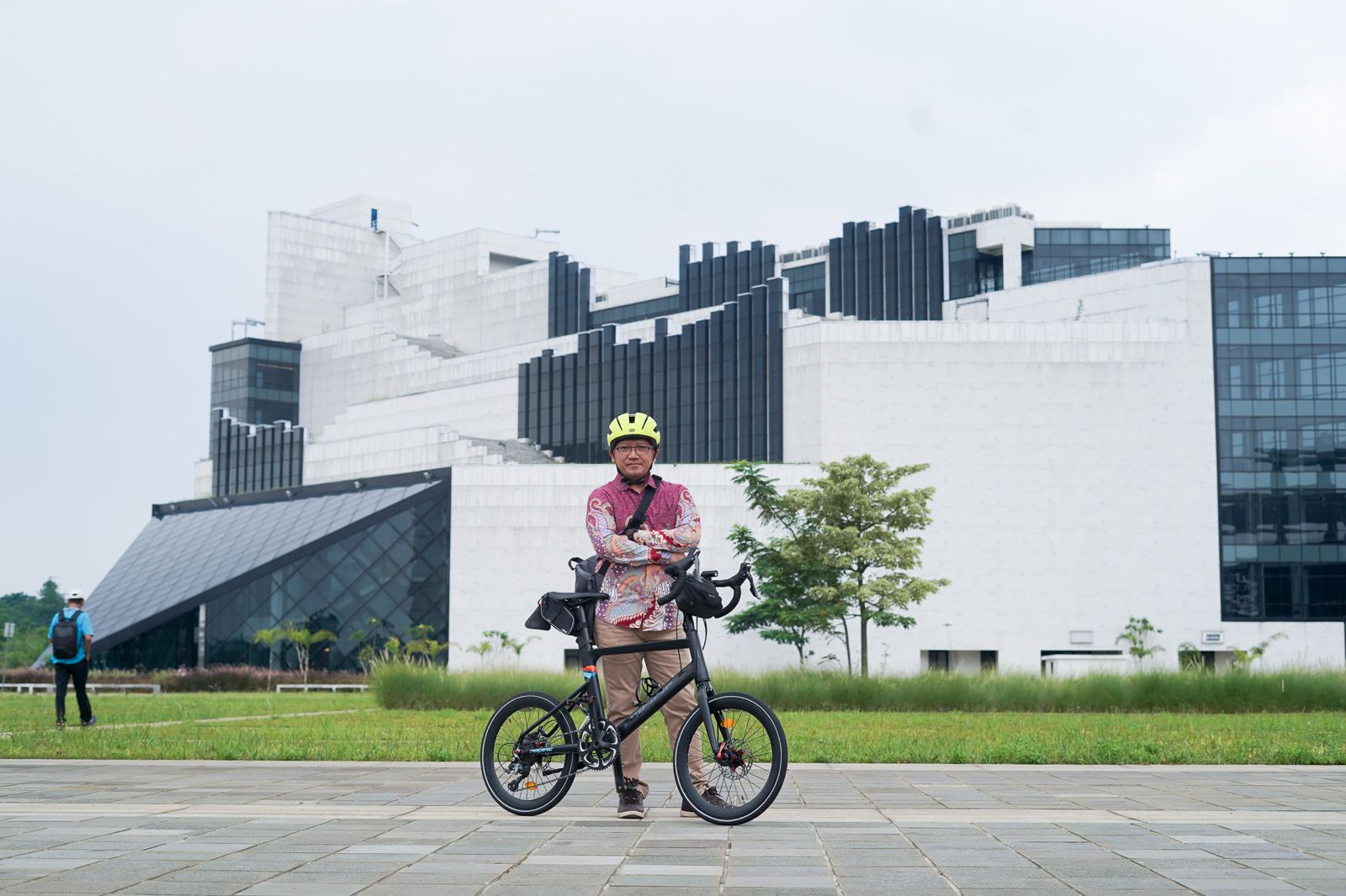 Pedaling to Work, Dr. Lukman’s Message on ‘World Sustainable Transport Day’