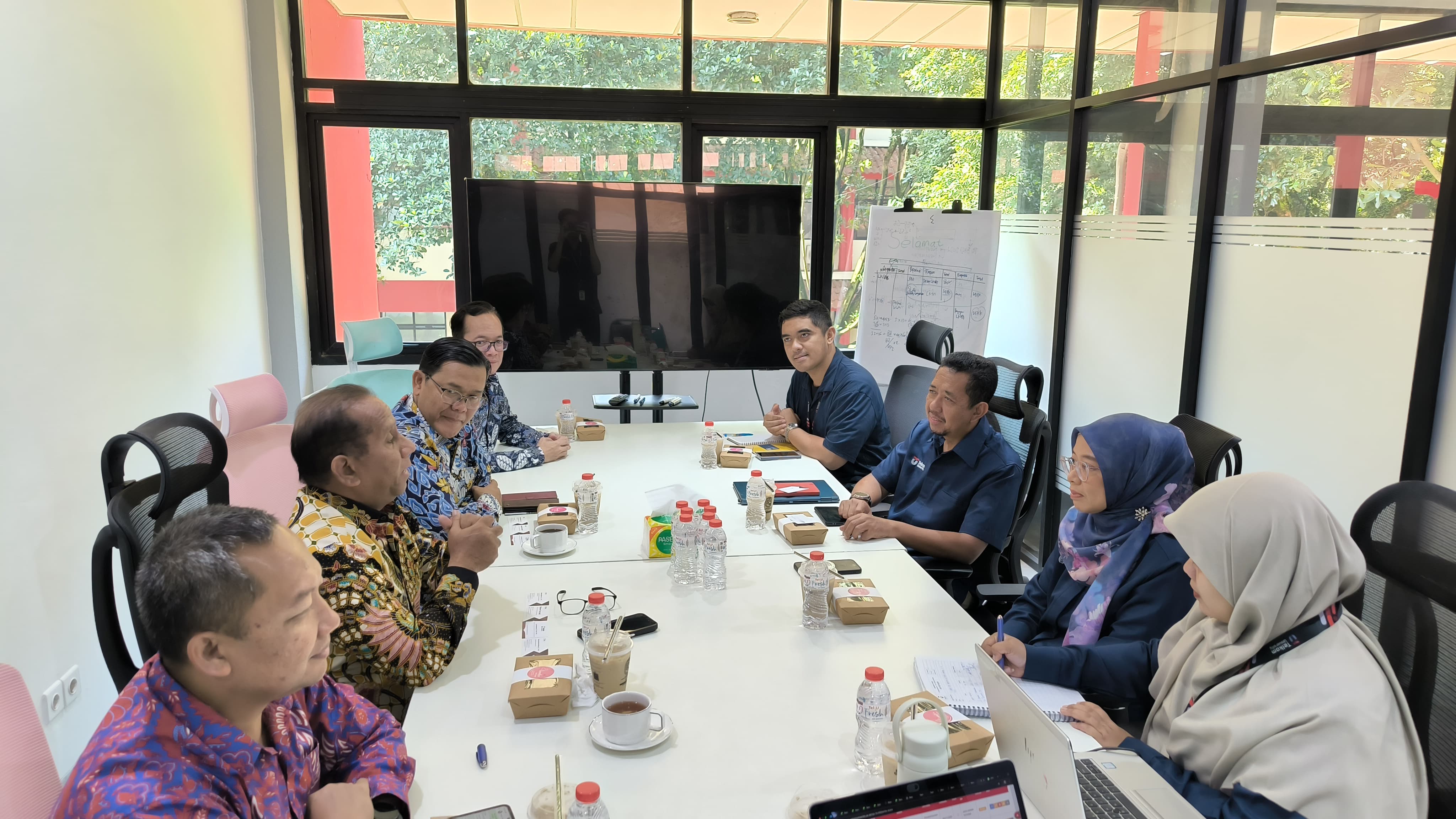 UIII and Telkom University Deepen Ties in Technology and Academia