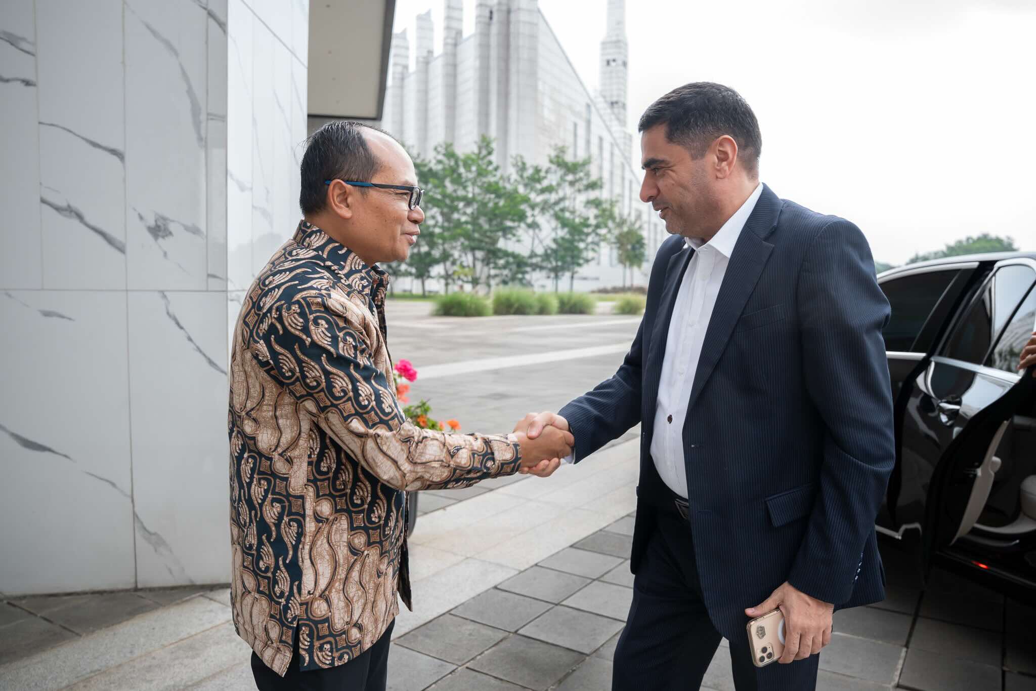 Jordanian Ambassador Visits UIII, Pushes for Deeper Educational Ties