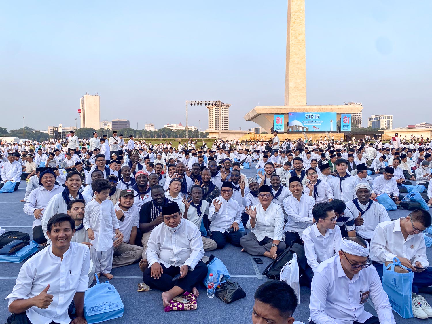 300 UIII Community Members Join National Prayer at Monas, Celebrating Faith, Diversity and Indonesia