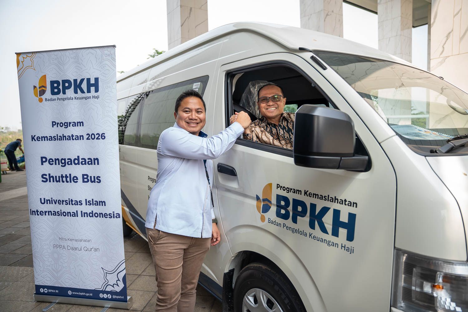 BPKH Donates Shuttle Bus to UIII through the 2026 Program Kemaslahatan
